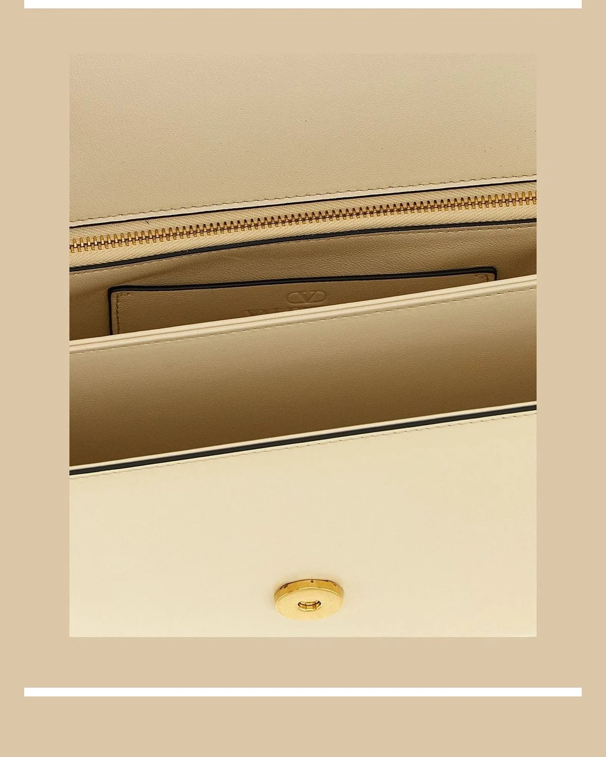 Valentino Garavani Shoulder Bag in white, Calfskin Leather — view 4
