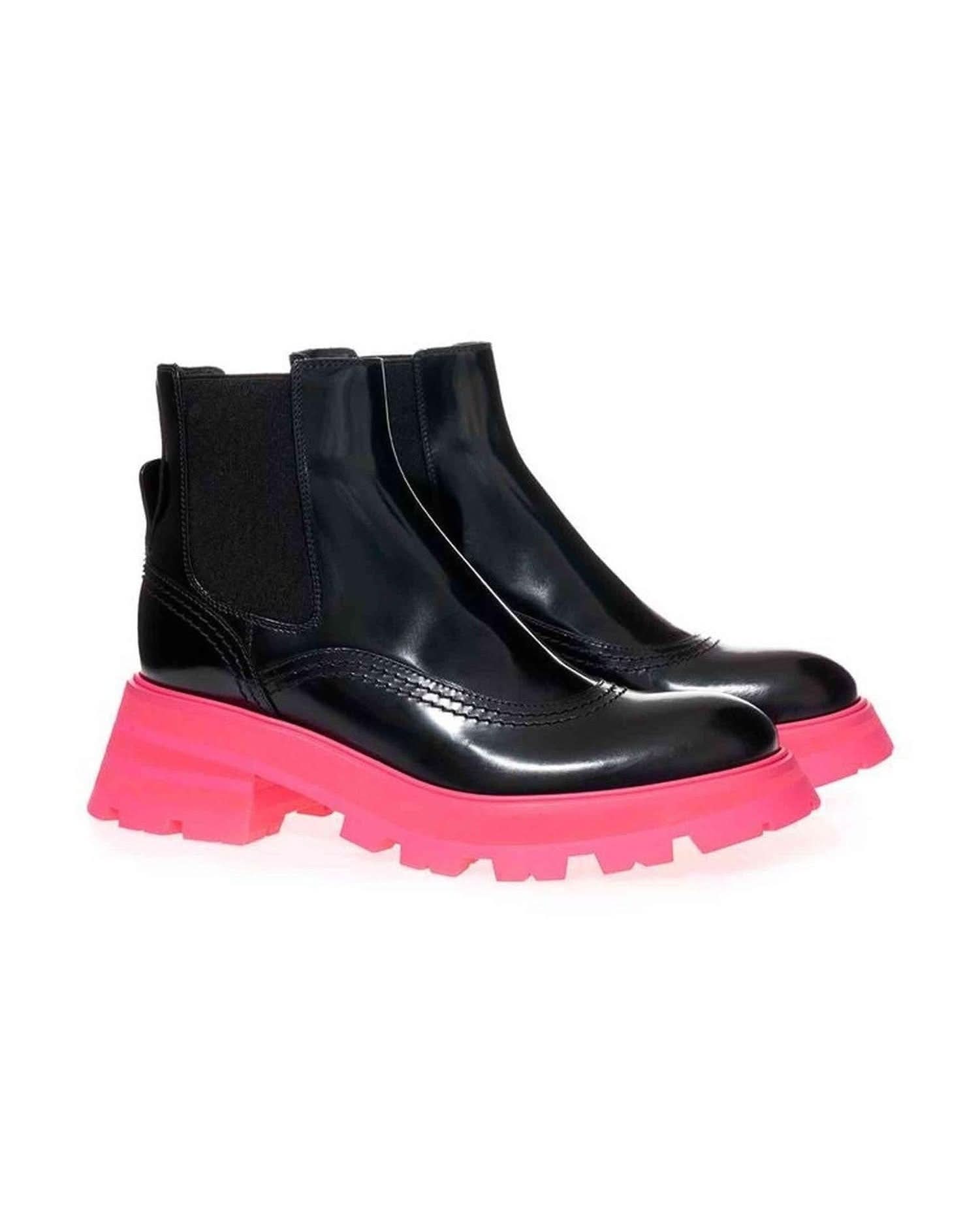 Alexander Mcqueen Black Elegant Leather Boots Boots
