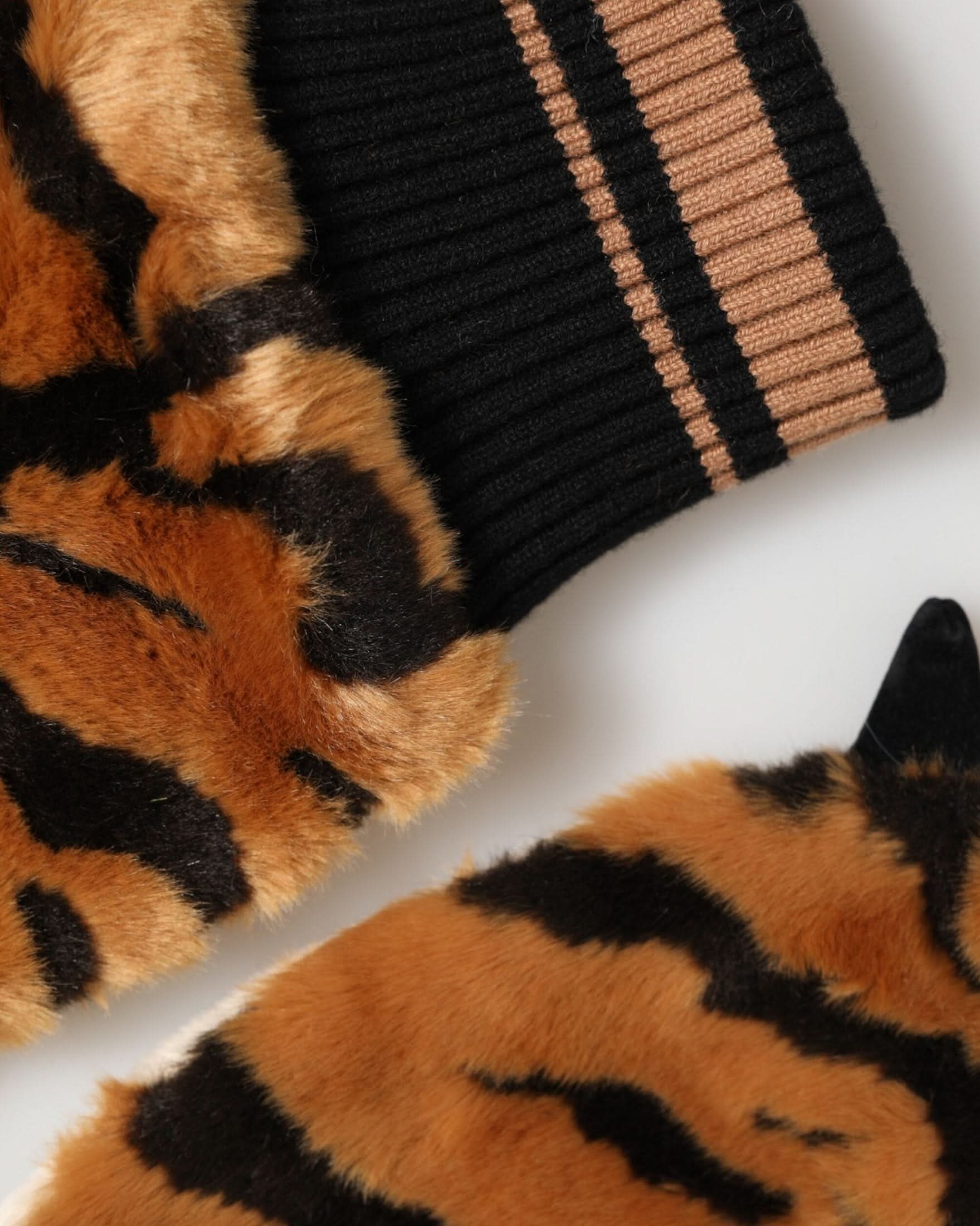 Dolce & Gabbana Brown Tiger Knitted Fur Wrist Mitten Gloves Gloves & Mittens