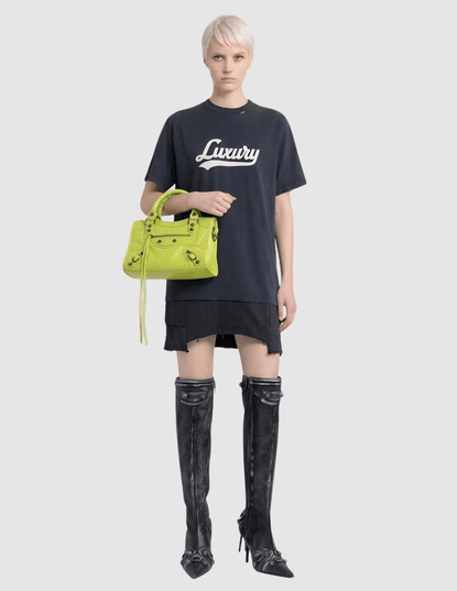 Airport looks_balenciaga_tshirt
