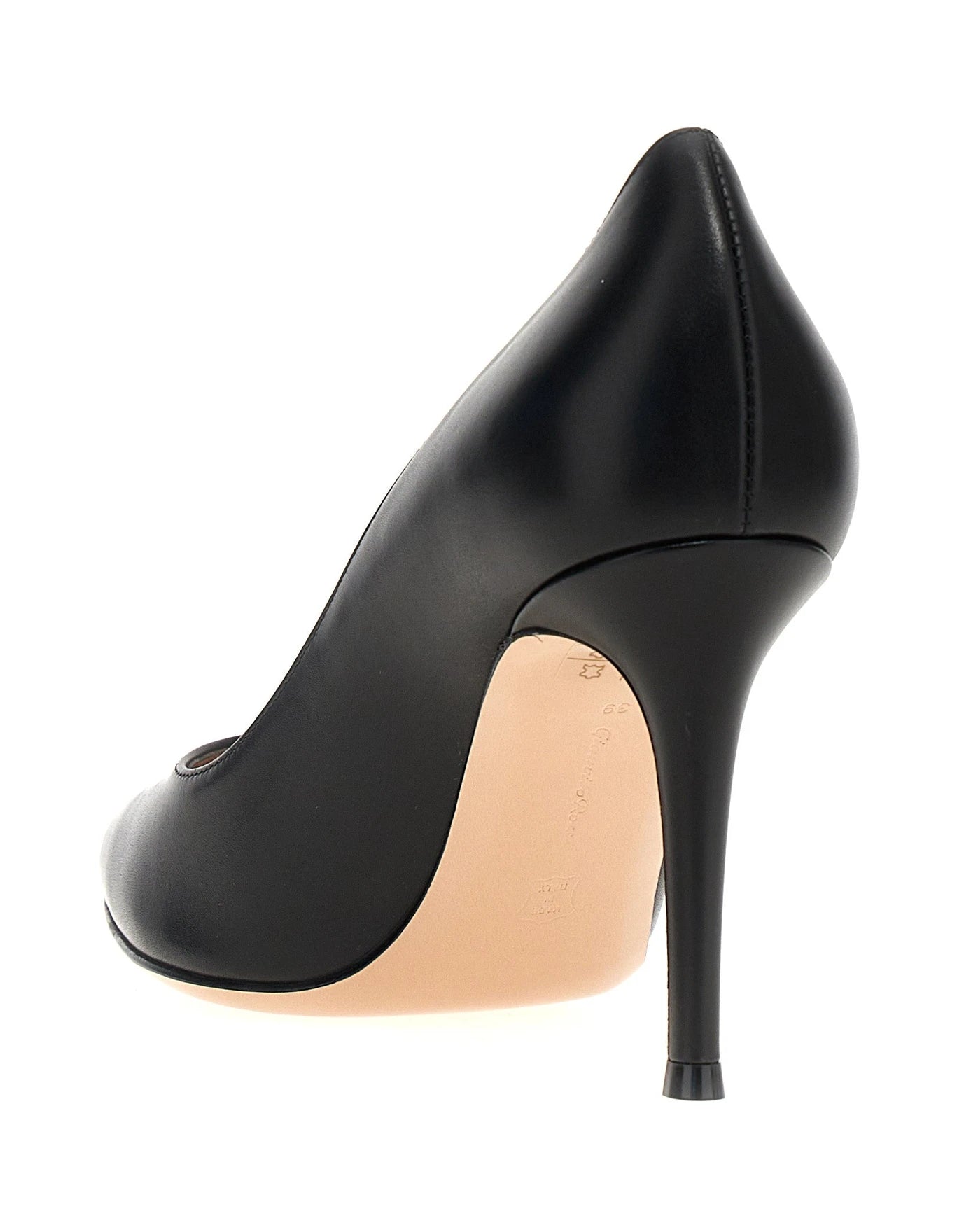 Gianvito Rossi Pumps in black, Calf Leather — view 3