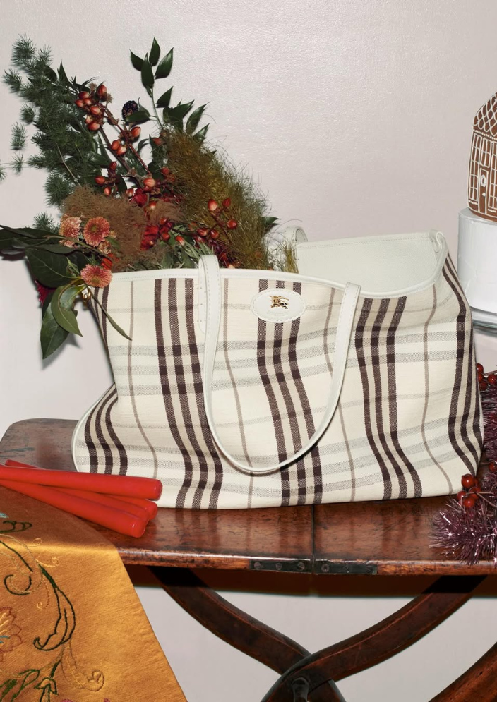 Christmas Gifts for Mom: Elegant Ideas for the Woman Who Deserves Everything