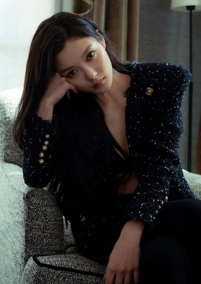 The 5 Key Pieces Defining the New Season: From Power Dressing and Sculptural Bags, Discover the TRENDS Shaping 2025 Fashion.