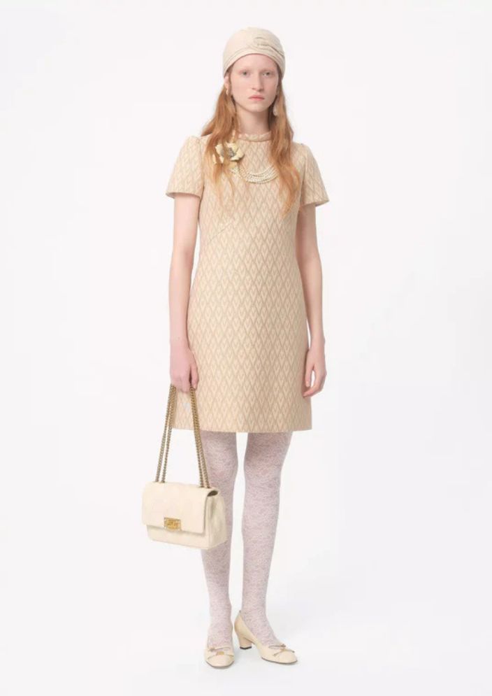Power Dressing 101: Chic Workwear for Modern Professionals