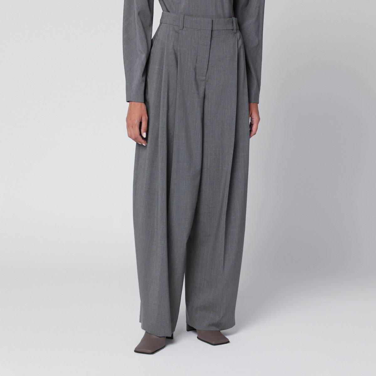 JACQUEMUS Grey pleated wool trousers Glam Steals