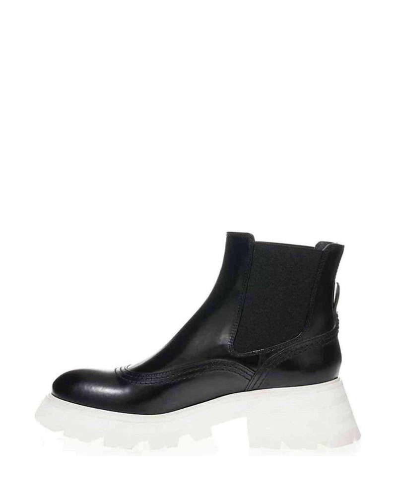 Alexander Mcqueen Black Elegant Leather Boots In Timeless Boots