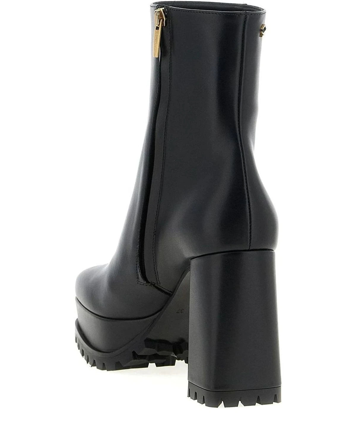 Gianvito Rossi Boots in black, Calfskin Leather — view 3
