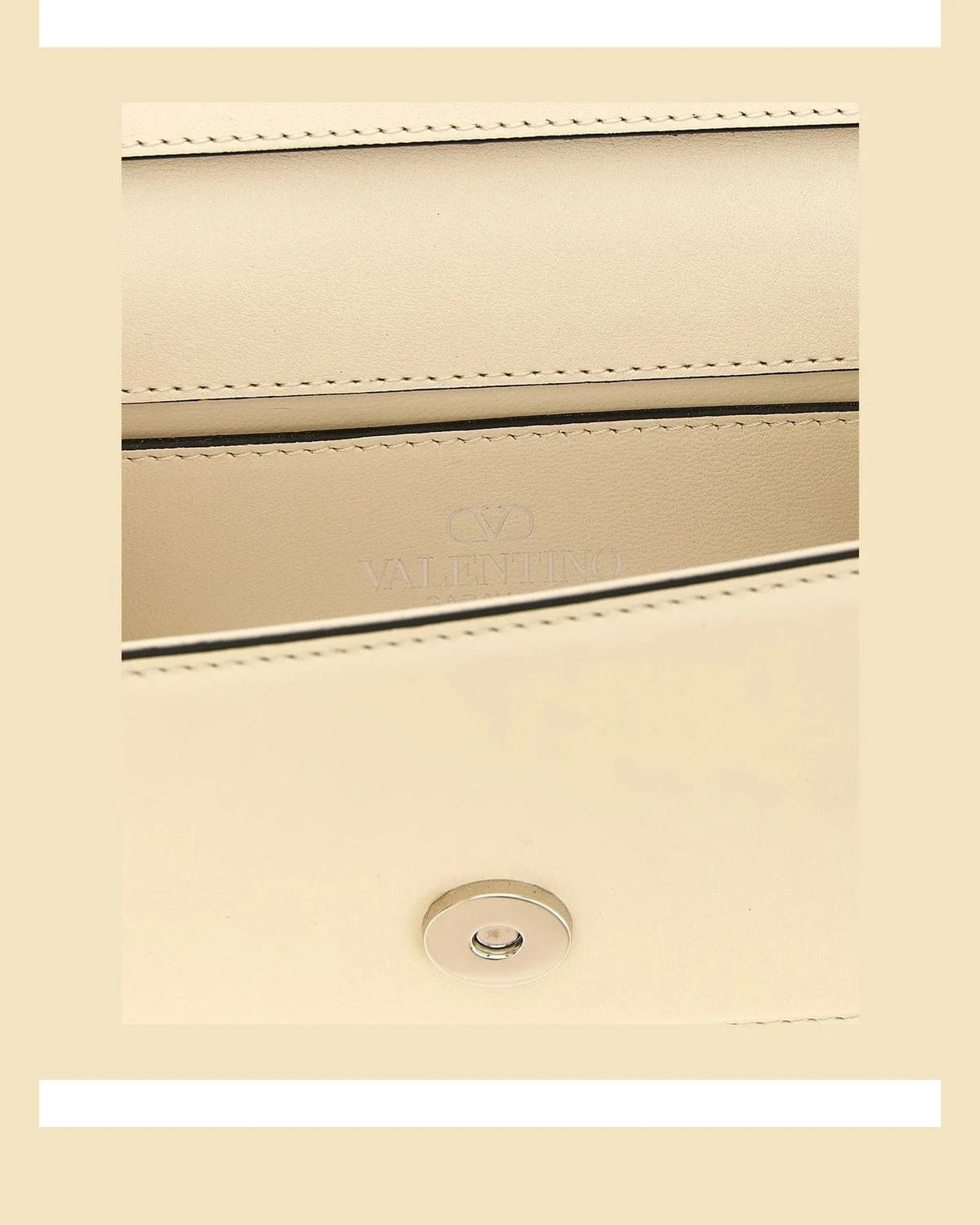 Valentino Garavani Shoulder Bag in white, Calfskin Leather — view 4