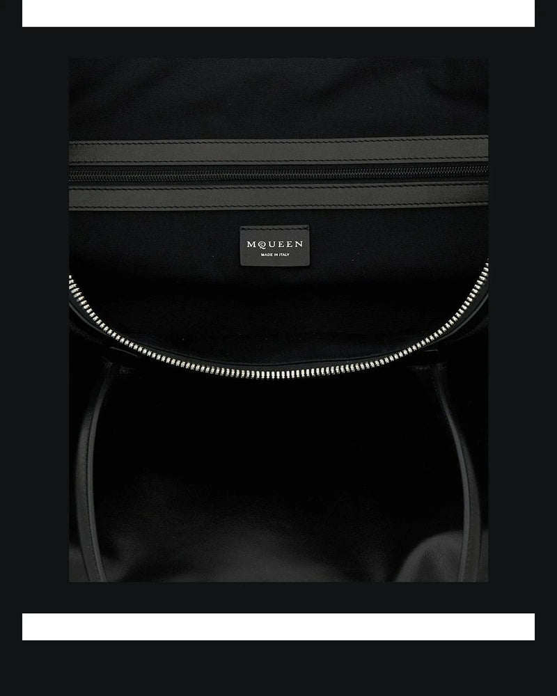 Alexander McQueen Shoulder Bag in black, Calfskin Leather — view 4