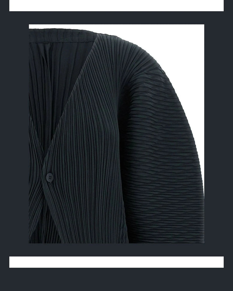Issey Miyake Cardigan in black, Polyester — view 3