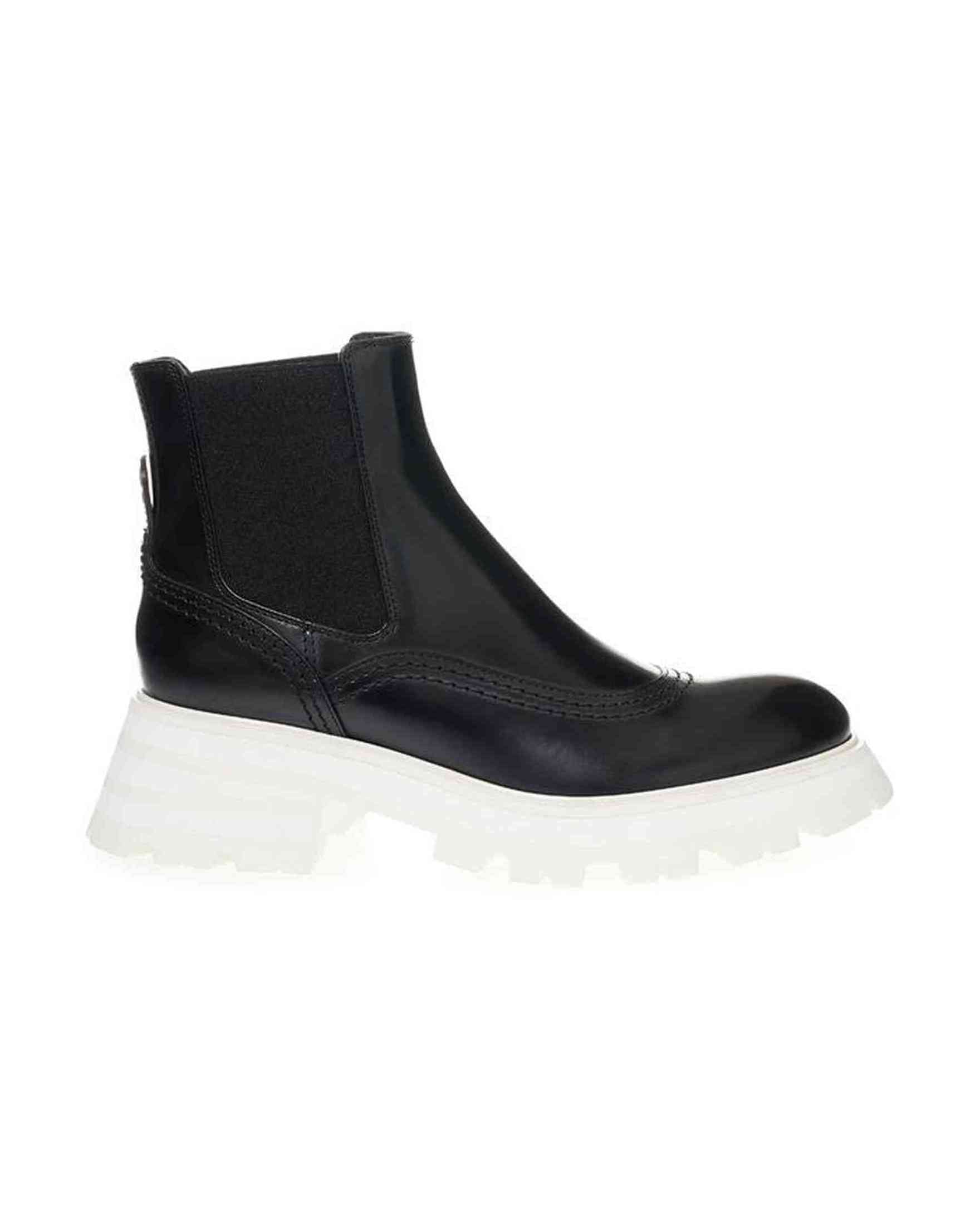 Alexander Mcqueen Elegant Leather Boots In Black Timeless Glam Steals