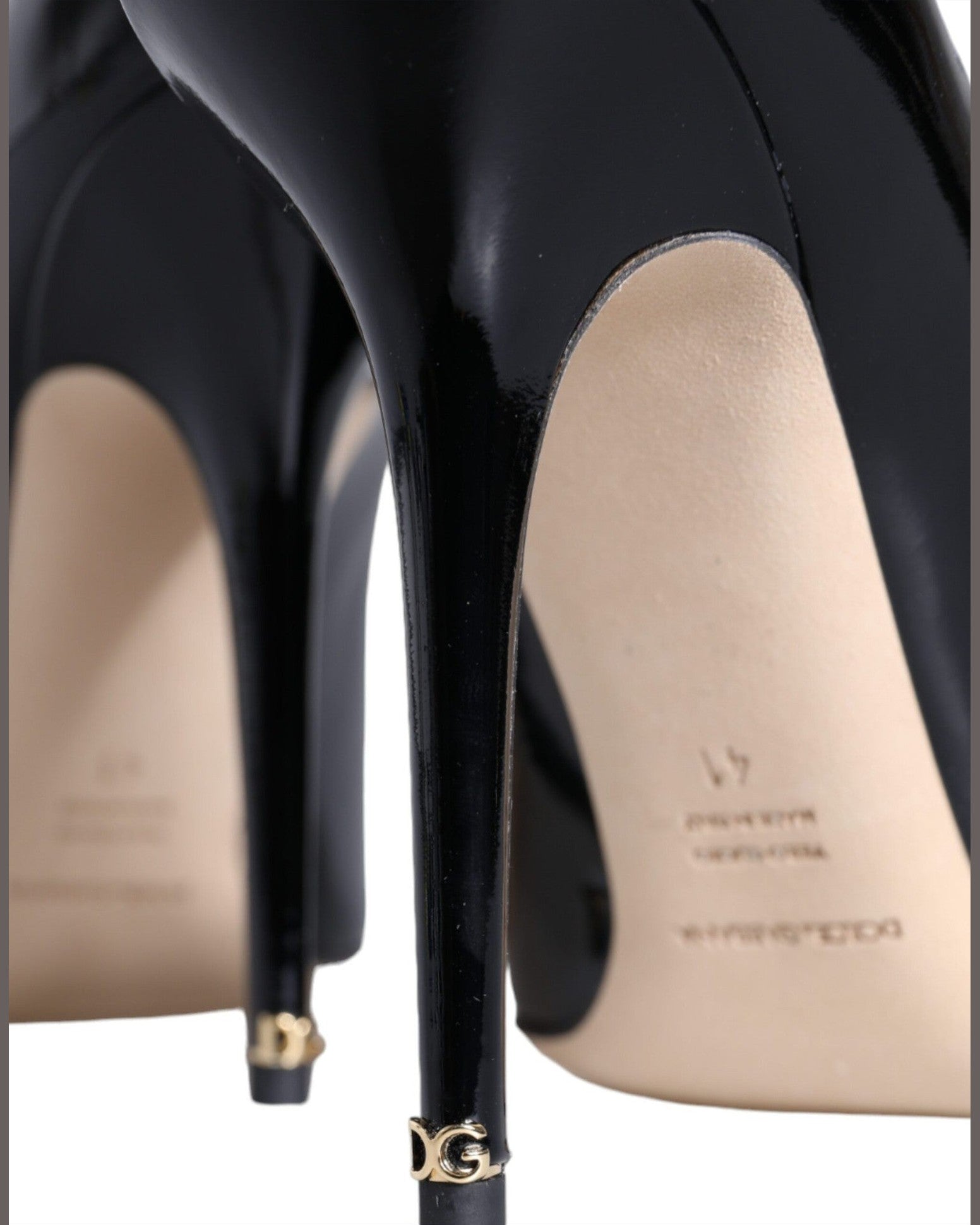 Dolce & Gabbana Black Patent Leather Bellucci Pumps Heels Shoes Glam Steals