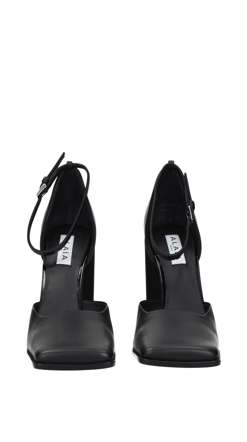 Alaïa Pumps in black — view 3