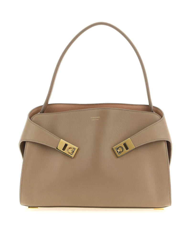 Ferragamo Shoulder Bag in pink, Calfskin Leather