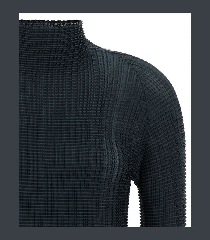 Issey Miyake Cardigan in black, Polyester — view 3