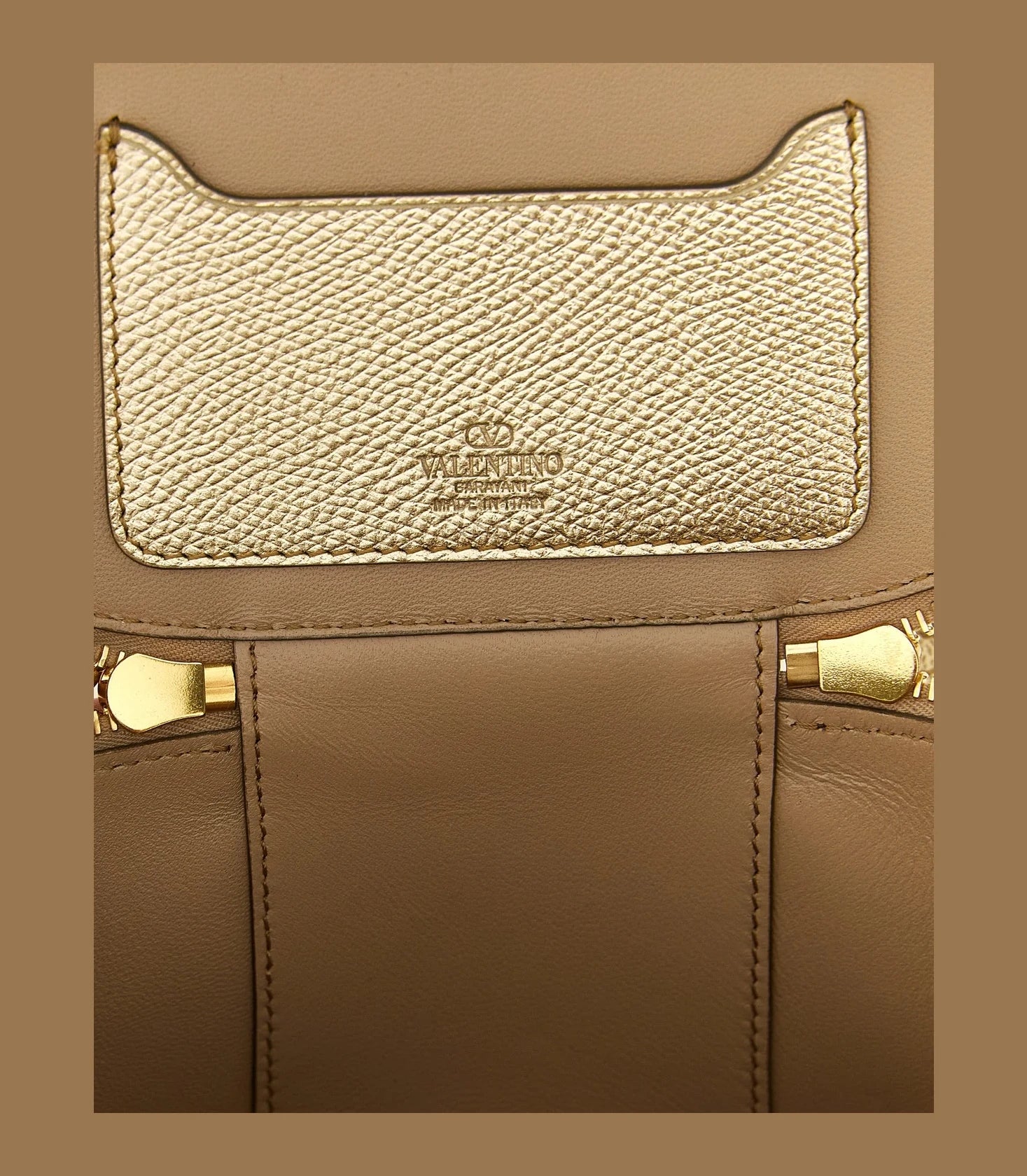 Valentino Garavani Makeup Bag in gold, Calfskin Leather — view 4